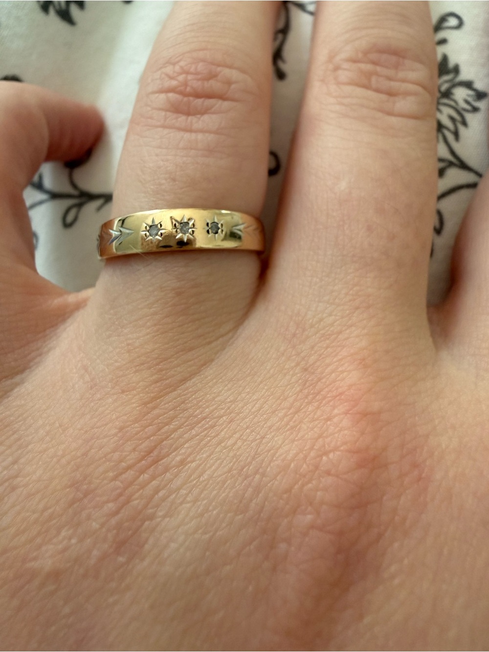 10k Gold Star Accent Women's Band Ring